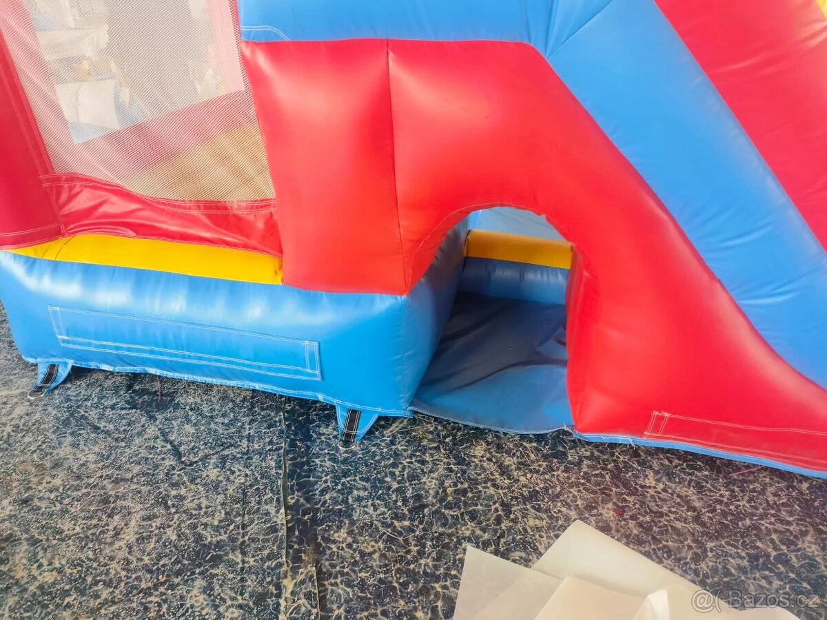 Skákací hrad s bazénem - 4