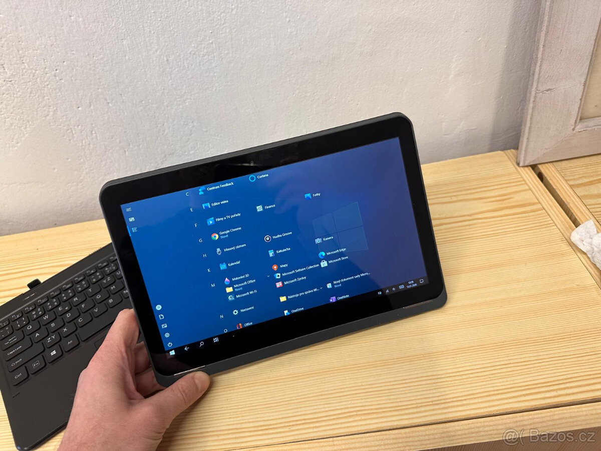 Konvertabilní notebook UMAX VisionBook 11Wi Pro - 4