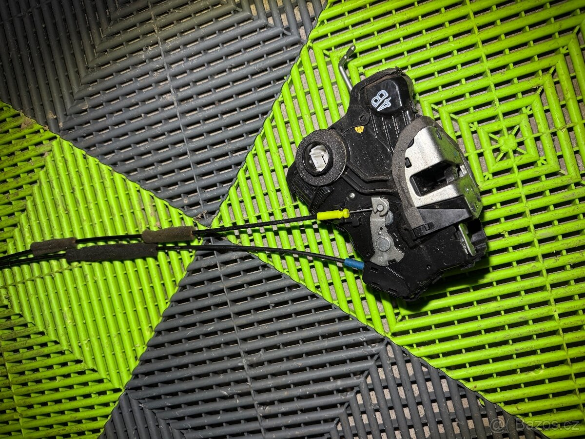 Toyota Avensis T27 - 4