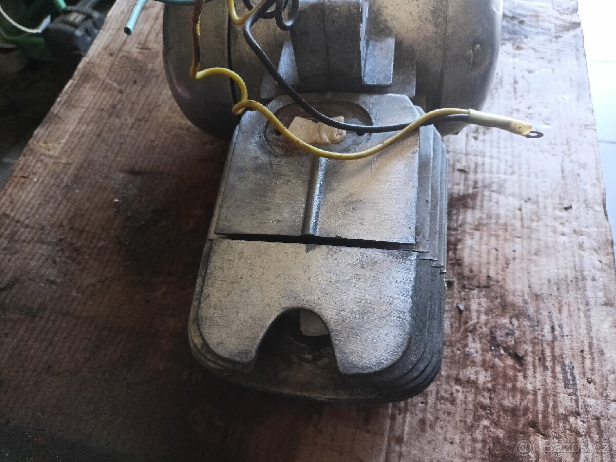 Motor pionýr 555 pařez - 4