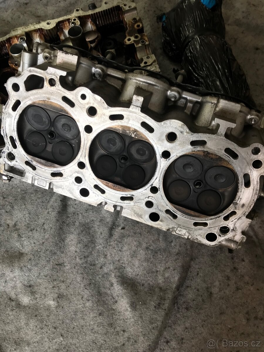Prodám hlavy motoru VQ35 infinity - 4