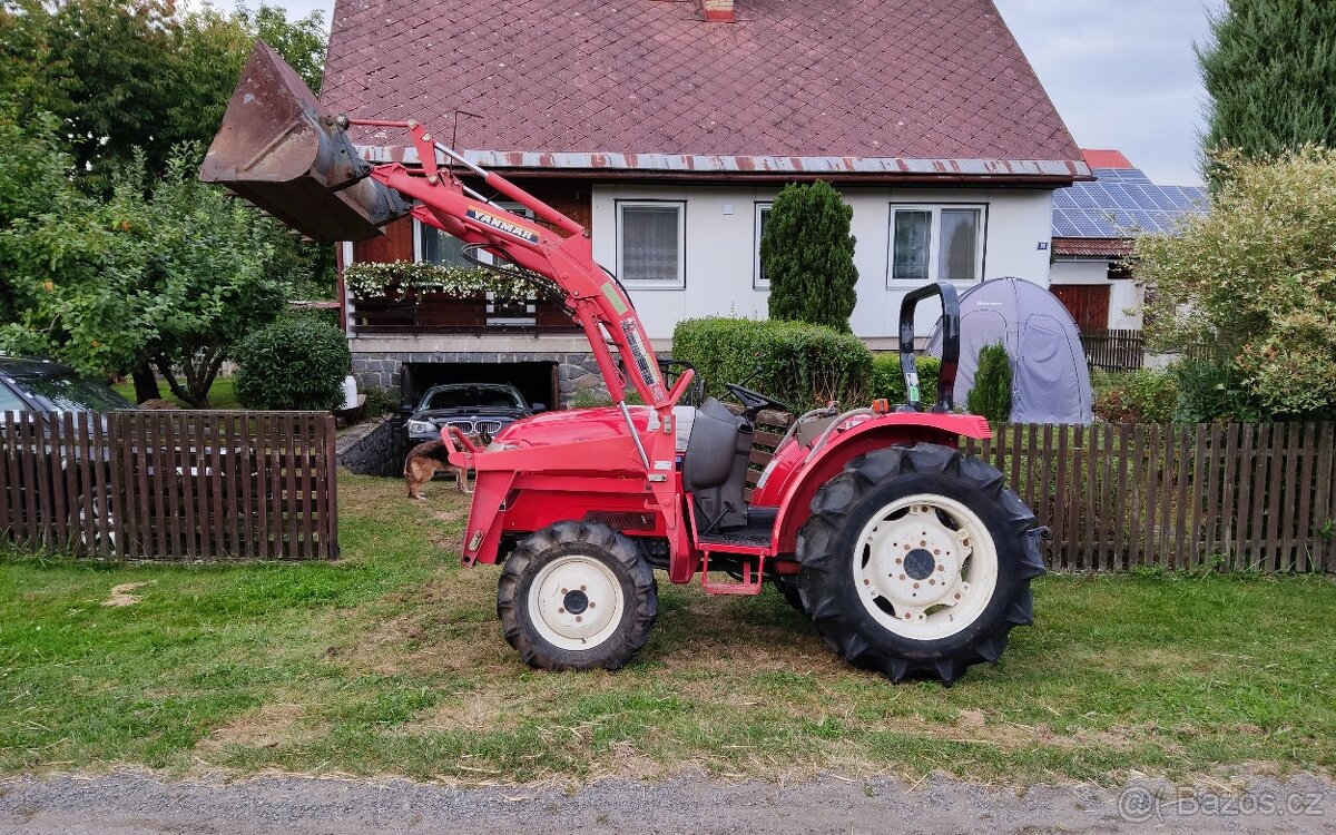 Malotraktor Yanmar s čelním nakladačem - 4
