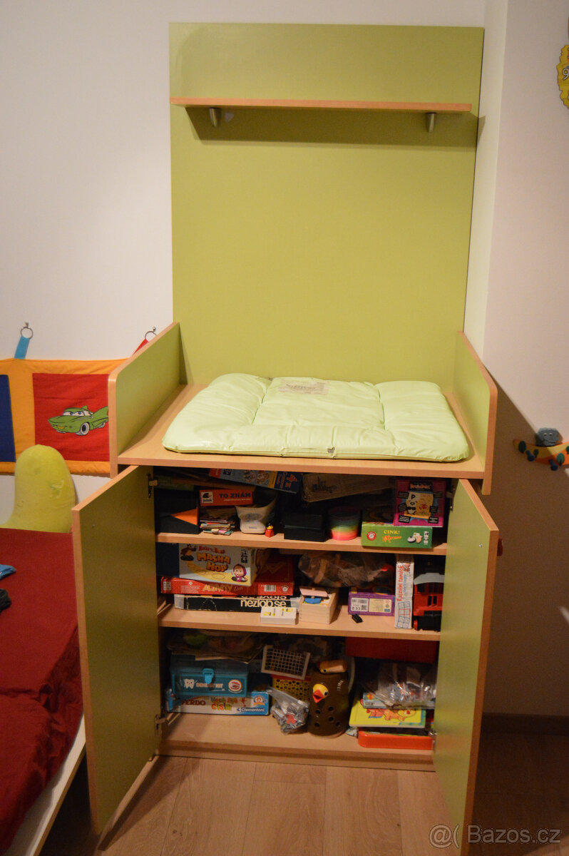 Prebalovaci pult s úložným prostorem - 4