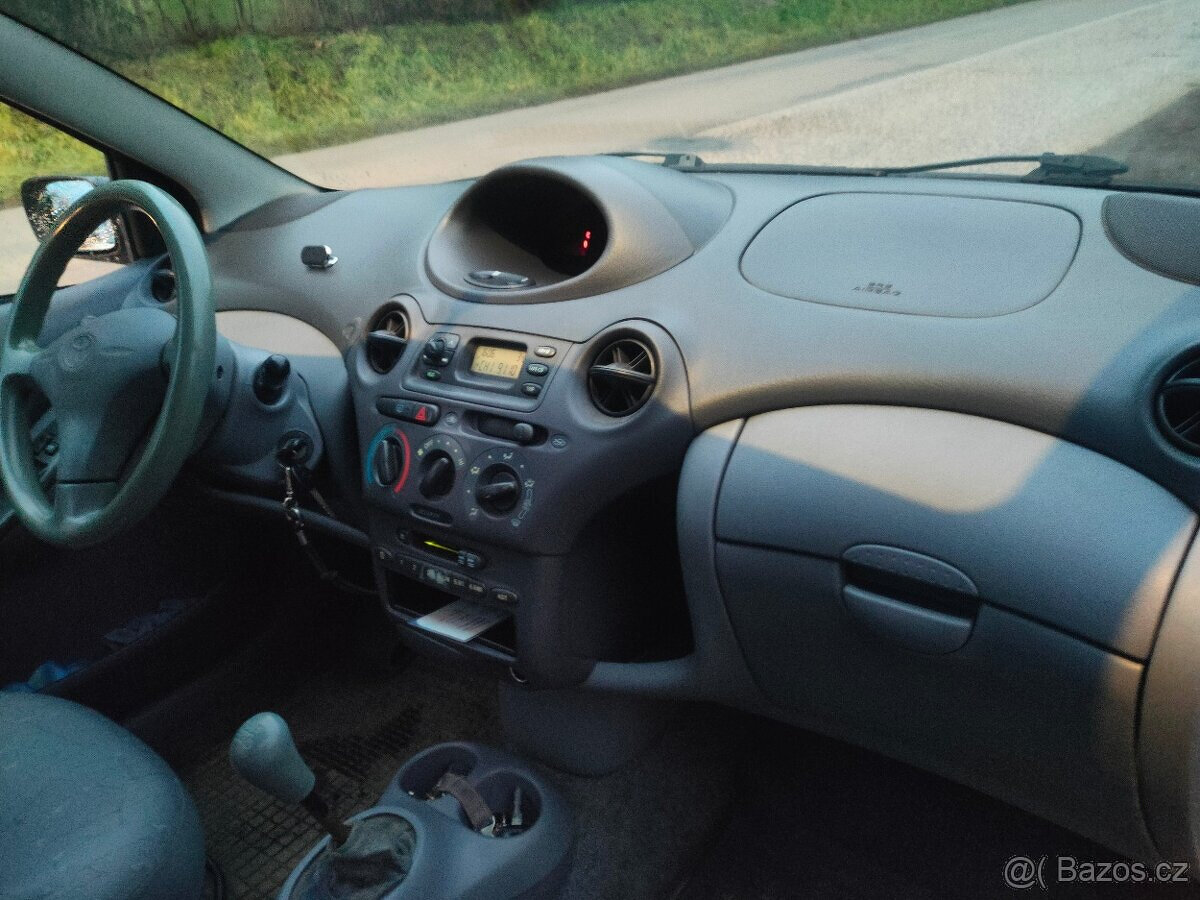 TOYOTA YARIS 1.0 - 4