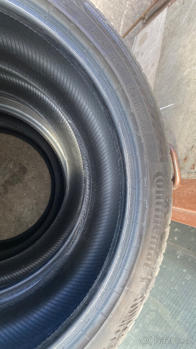 225/40R18 - 4