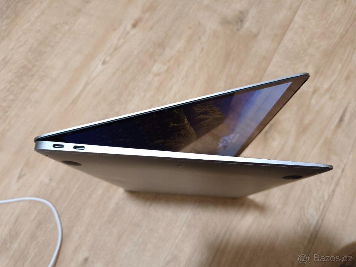 Apple A2337, macbook Air 2020, 8 jádrový CPU M1, 512GB - 4