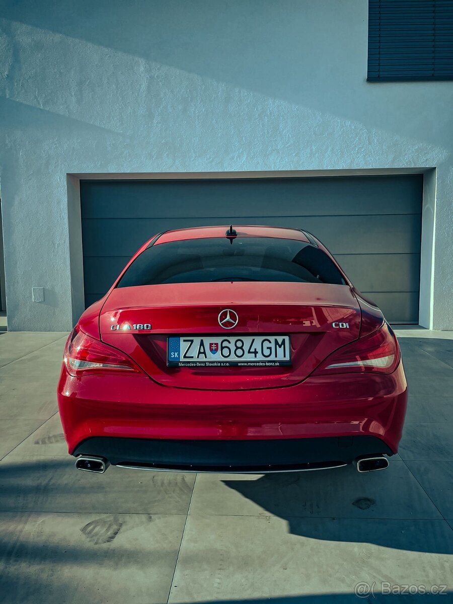 MERCEDES-BENZ CLA 180 AMG line - 4