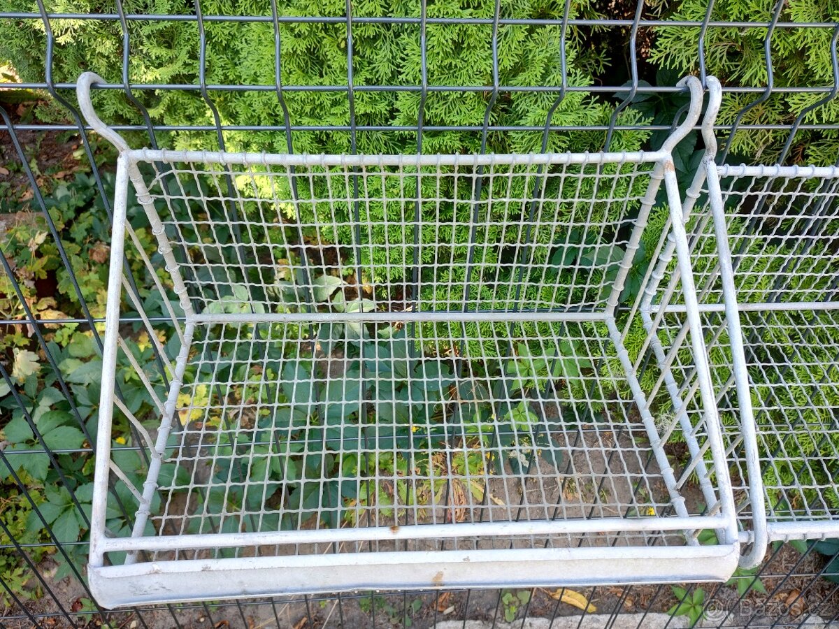 Závěsné poličky-truhlíky na zábradlí, plot - pozink ocel - 4