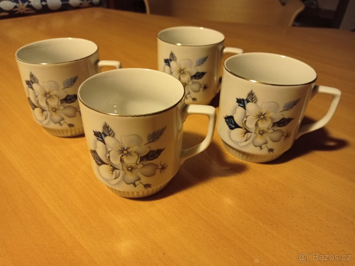 Prodám 4 retro hrnky s květinovým motivem - 4