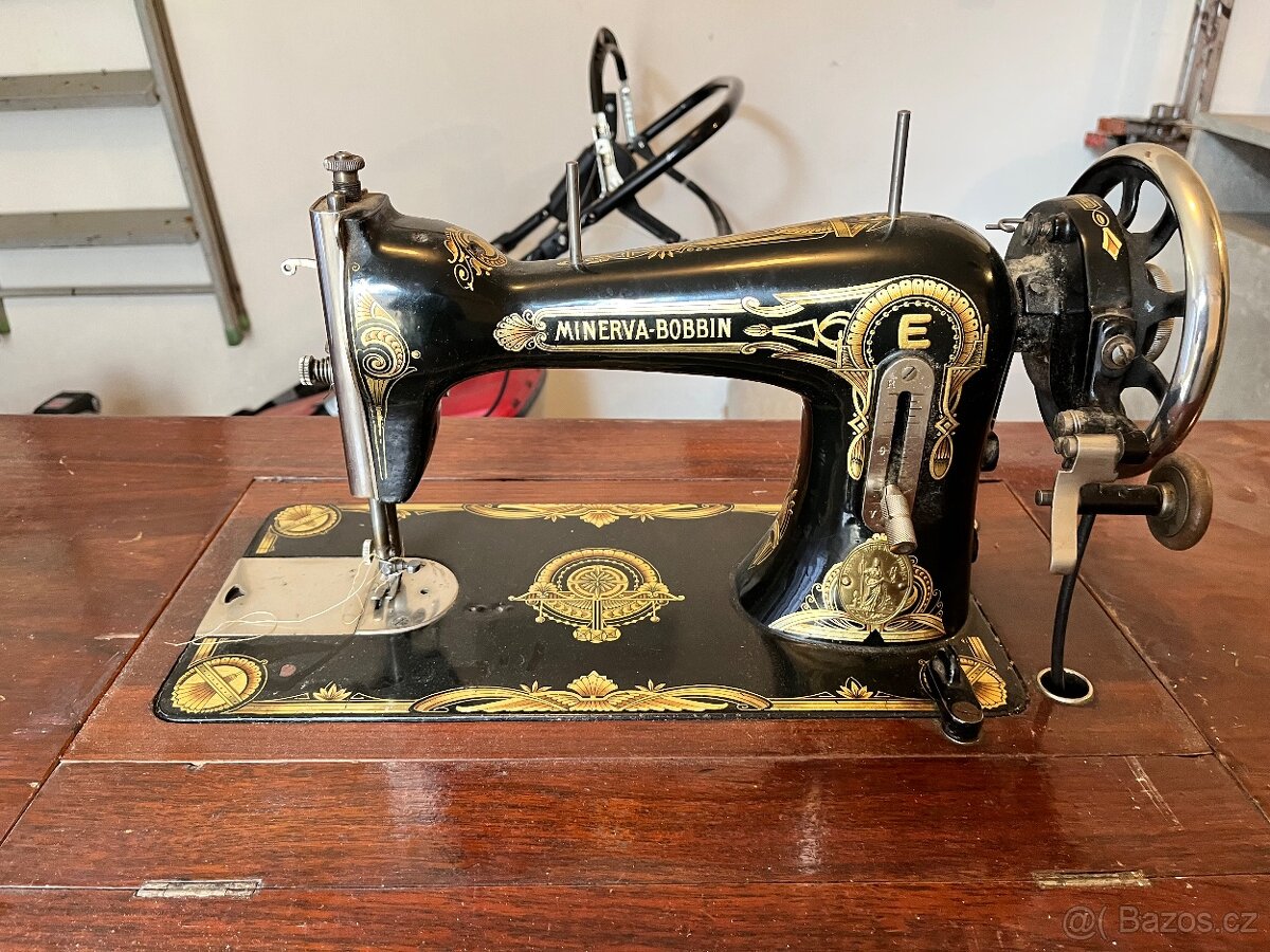 Starý šicí stroj Minerva - 4