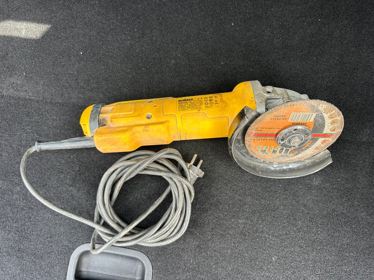 Bruska DeWALT DWE4238 - 4