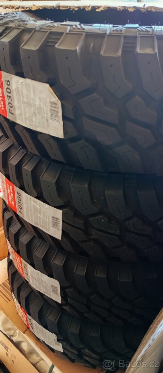 Land rover 265/70 R17 250km najeto,jako NOVÉ 4x4 M/T M+S