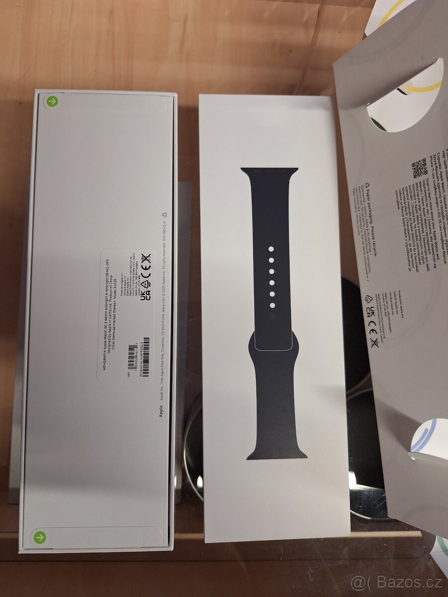 Apple Watch SE 3 GPS 44mm Midnight Aluminium Case with Midni - 4