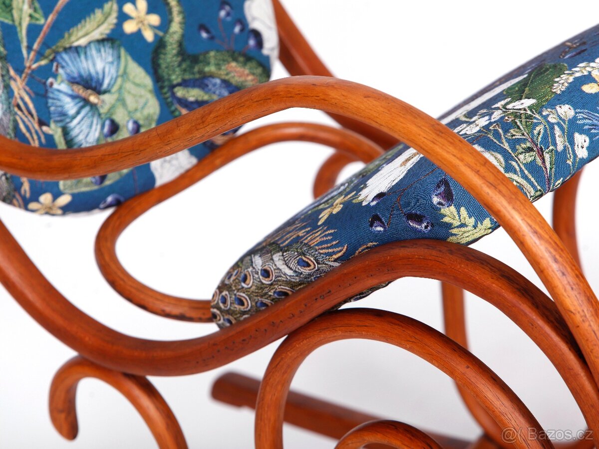 Krásné dtarožitné houpací křeslo THONET. - 4