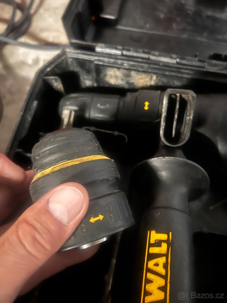 2x kombinované kladiva Bosch a dewalt s příslušenstvím - 4