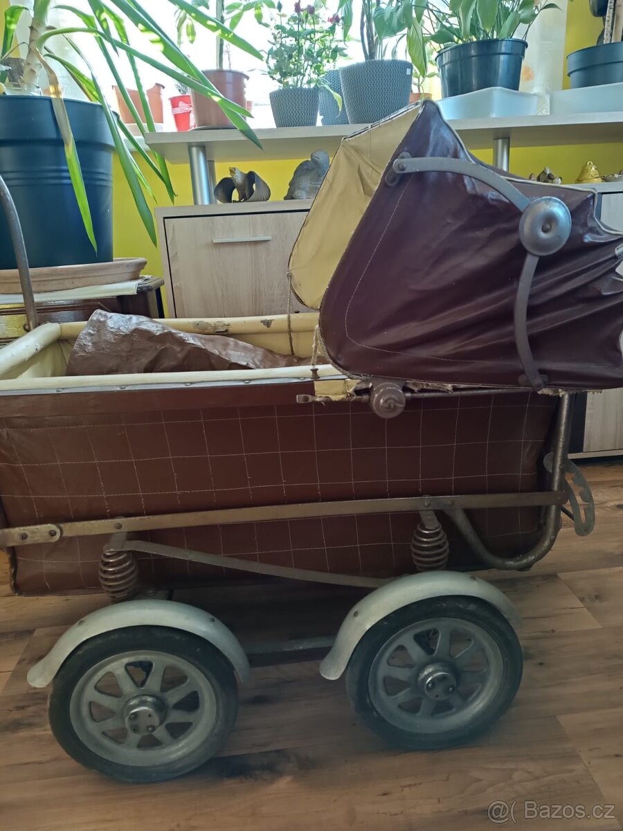 Starožitný kočárek - 4