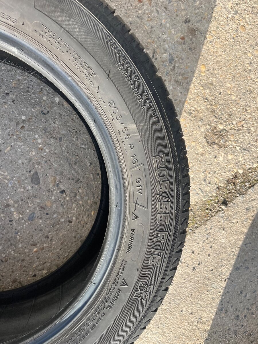 Pneu 205/55/16 - 4