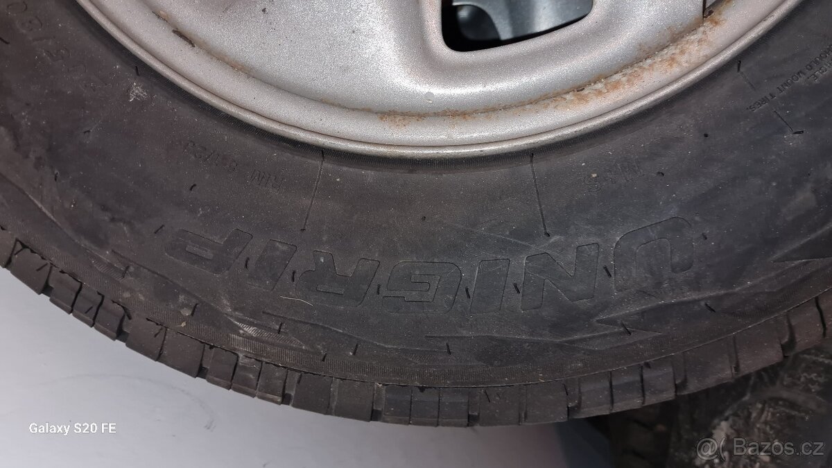 TOYOTA HILUX 205/80/16 104H č.58