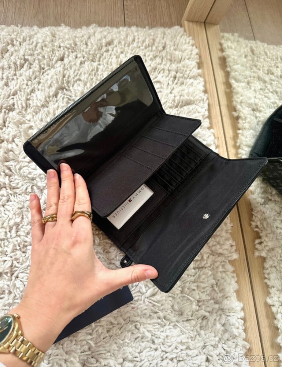 TOMMY HILFIGER ČERNÁ PENĚŽENKA 2 - 4