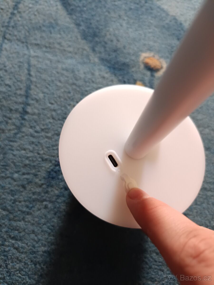 Minimalistická RGB LED lampa - 4