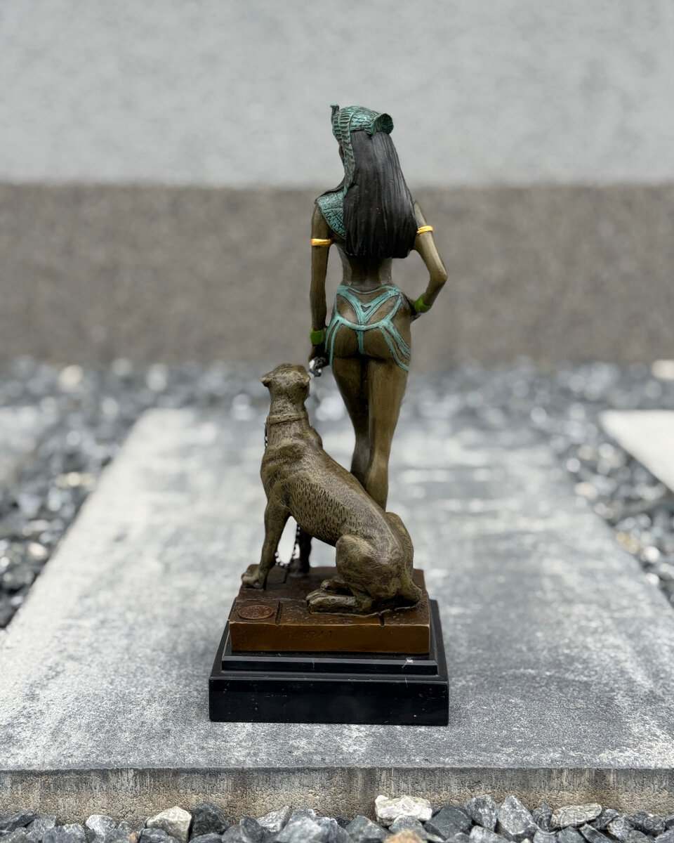 Bronzová socha Kleopatra s panterem exkluziv dekorace dárek - 4