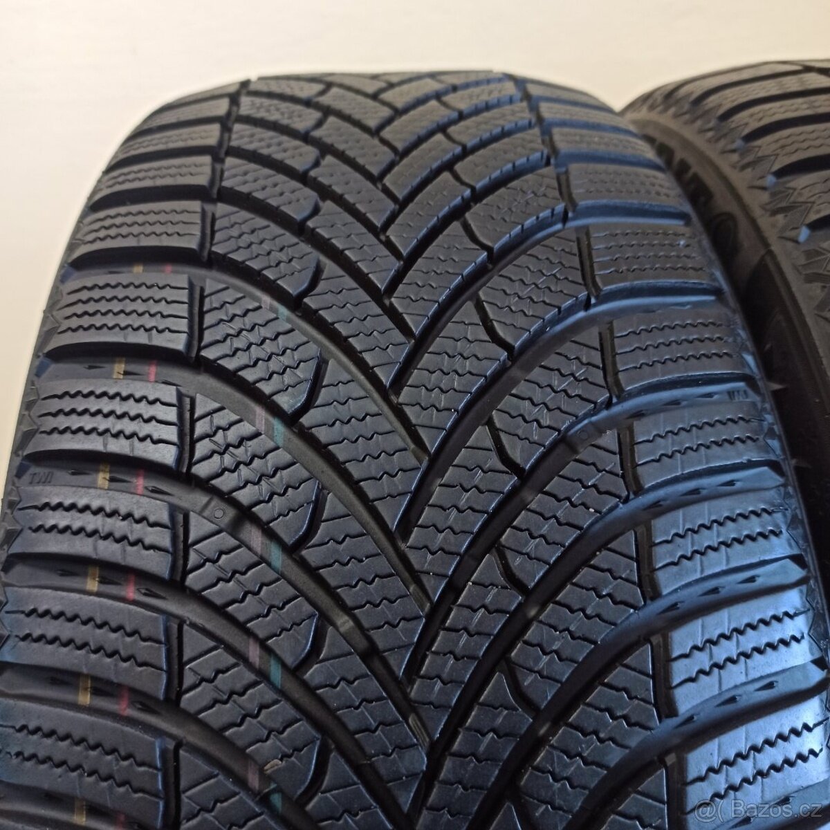 Semperit 225/45 R19 96V 8mm - 4