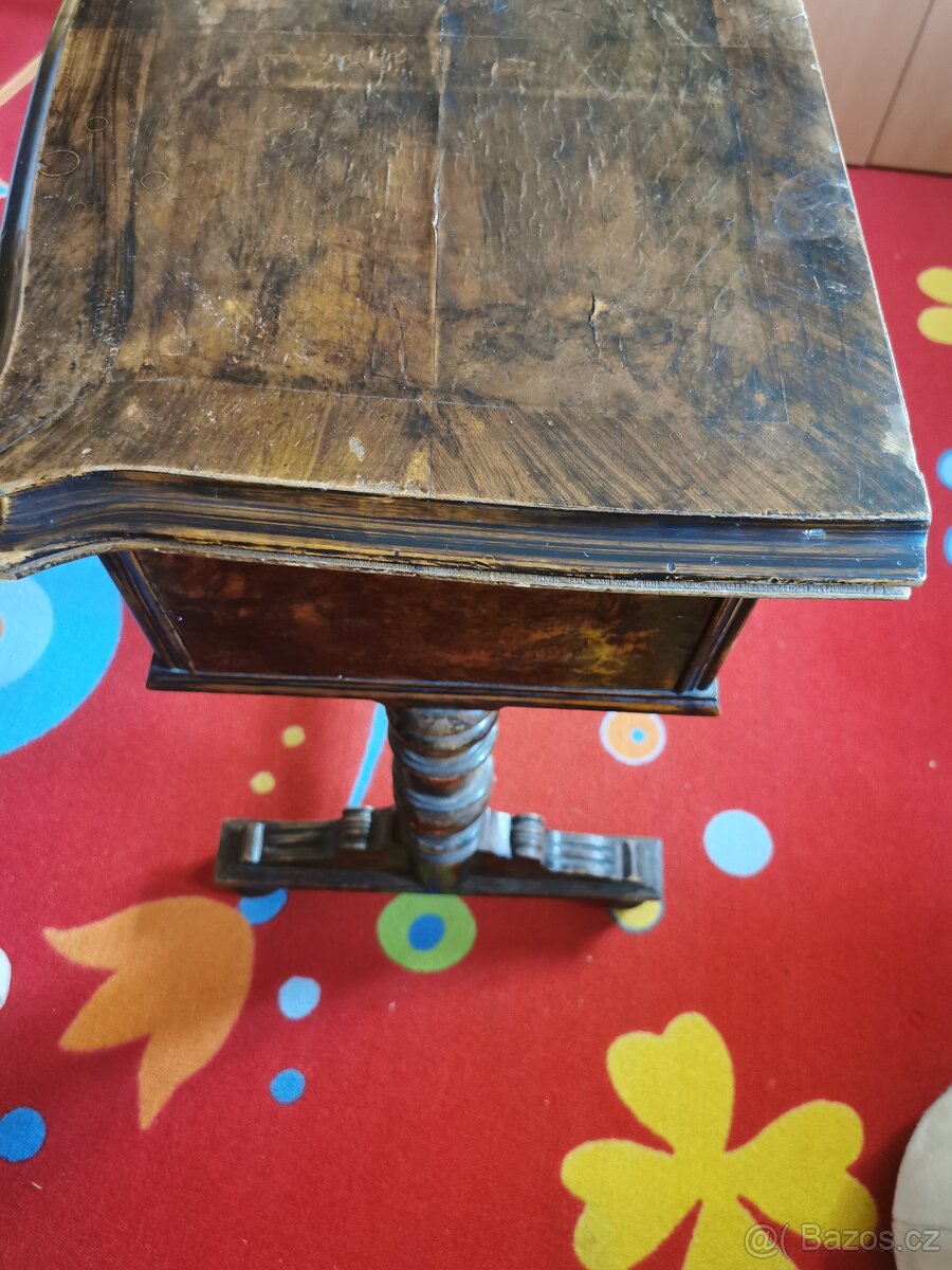 Starožitný šicí stolek - 4