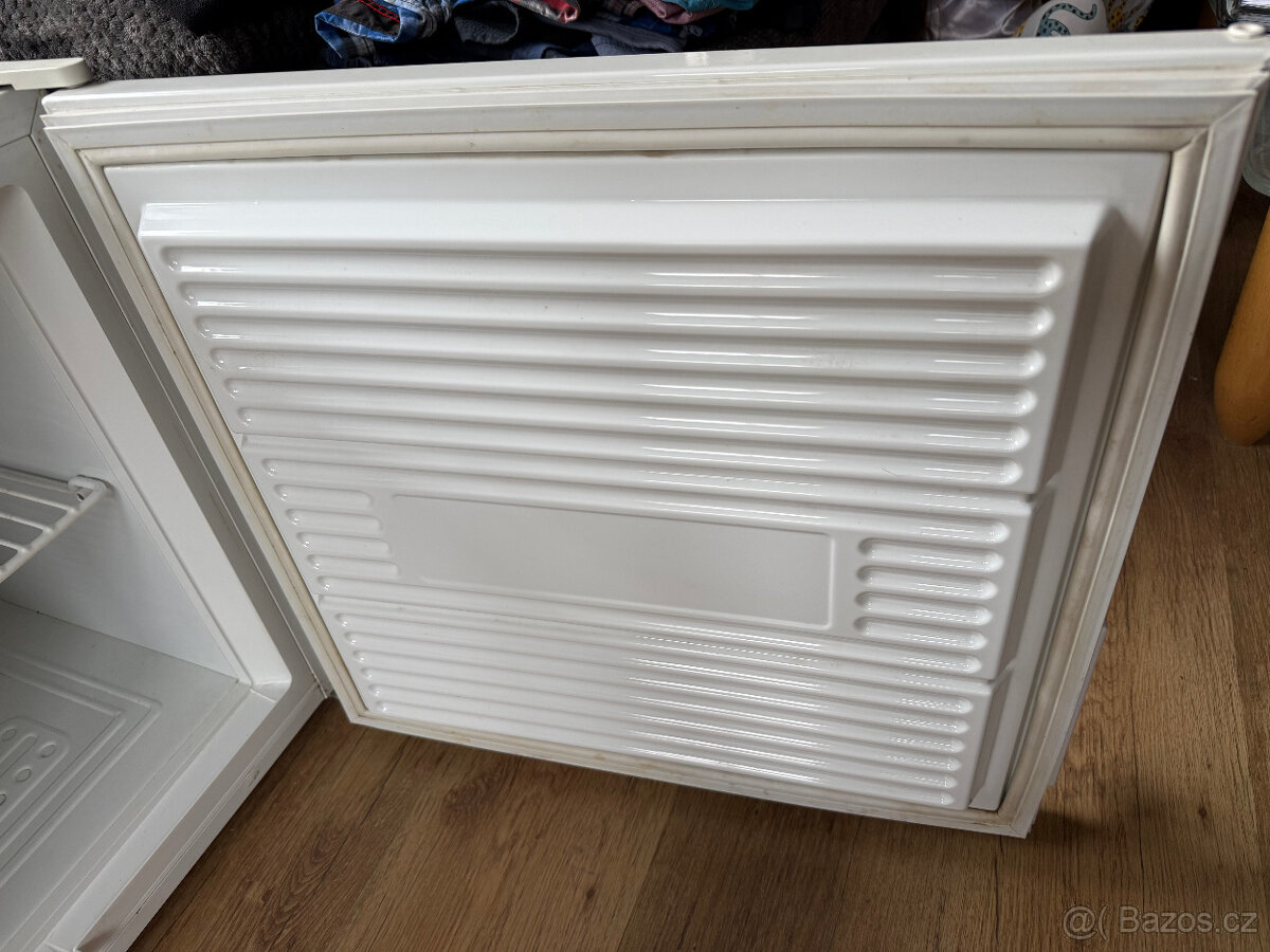 Mrazák Privileg objem 50 litrů - 4