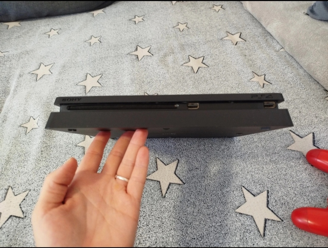 Herní konzole PlayStation 4 - 4