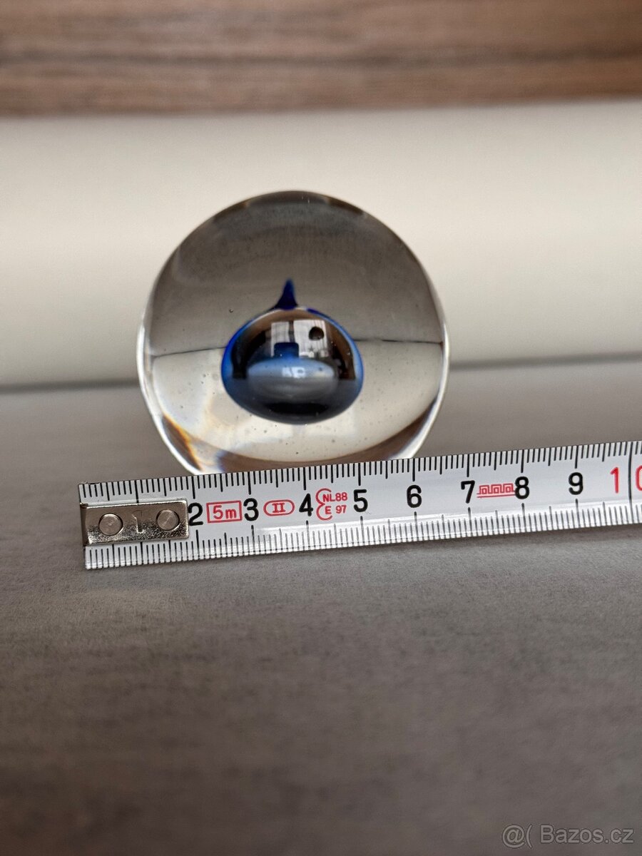 Skleněné těžítko s modrým středem ve tvaru bubliny - 4