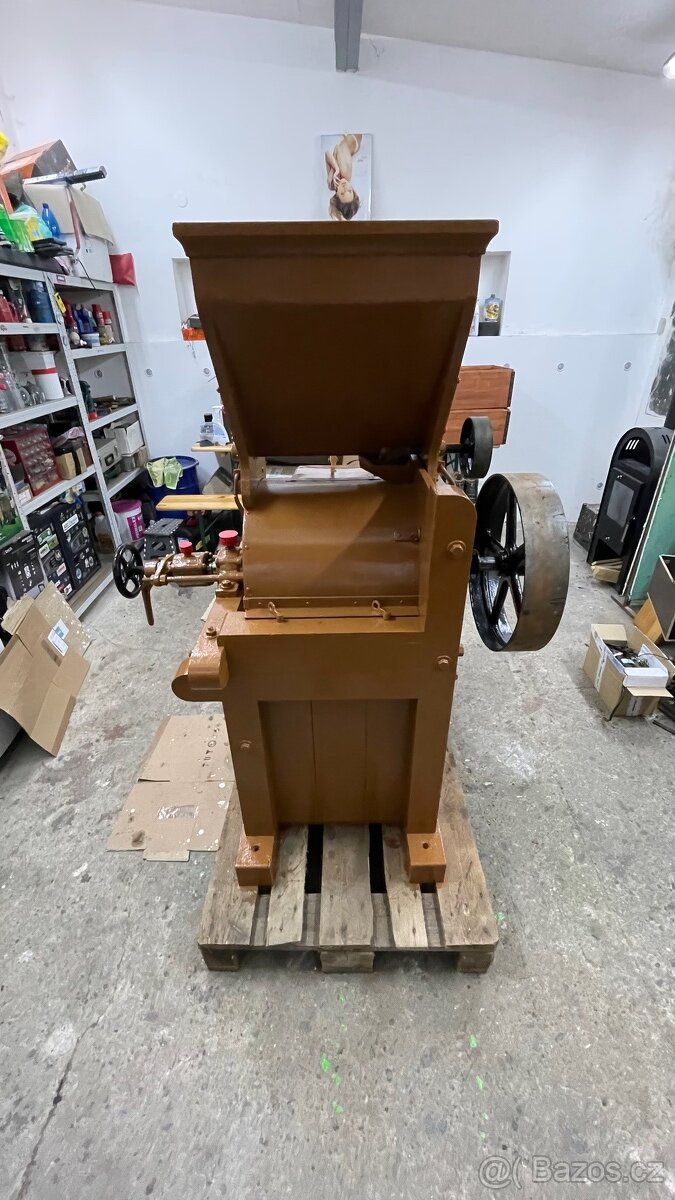 Kamenný šrotovník Wichterle Kovařík Prostějov - 4