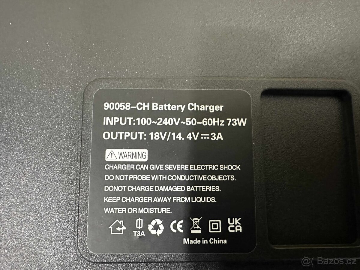 (543) Nabíječka + 2× baterie 18V 8. - 4