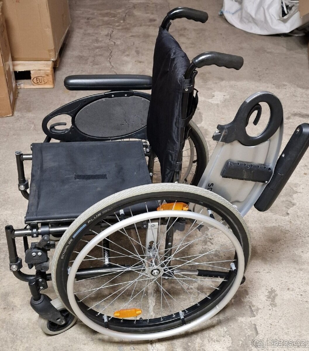 Mechanický invalidní vozík bez podnožek - 4