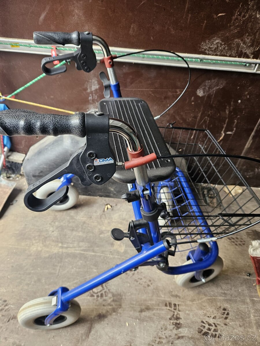 čtyřkolové chodítko (rollator) značky DMA - 4