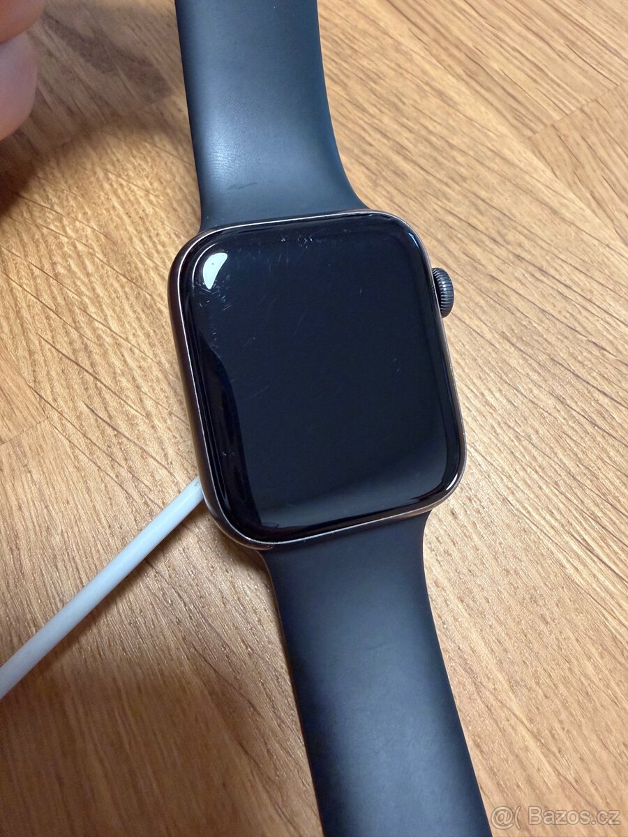 Apple Watch 5 series 44mm - 4