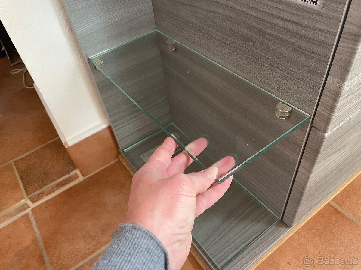 Umyvadlová skříňka - 4