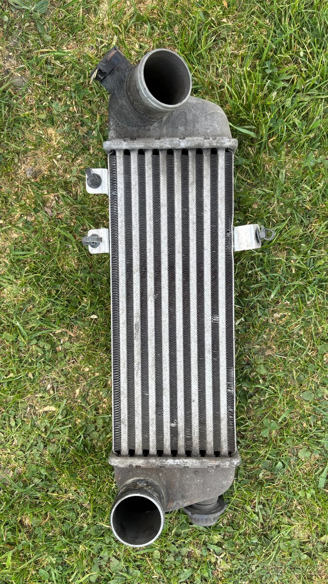 INTERCOOLER CHLADIČ VZDUCH KIA CEED I 1.6 - 4