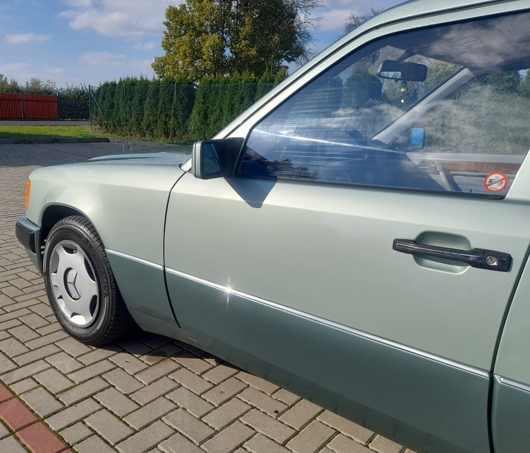 Mercedes Benz S124 200TE - 4