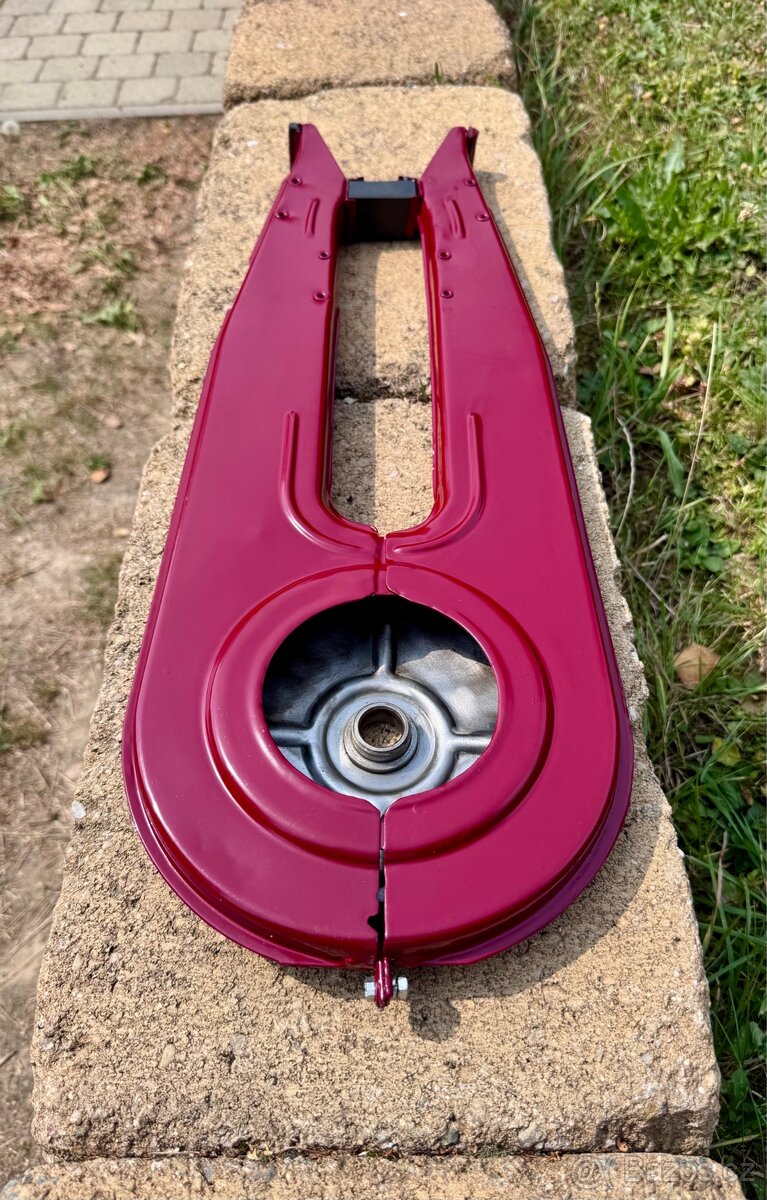 ČZ 125 175 250 - kryt řetězu - 4