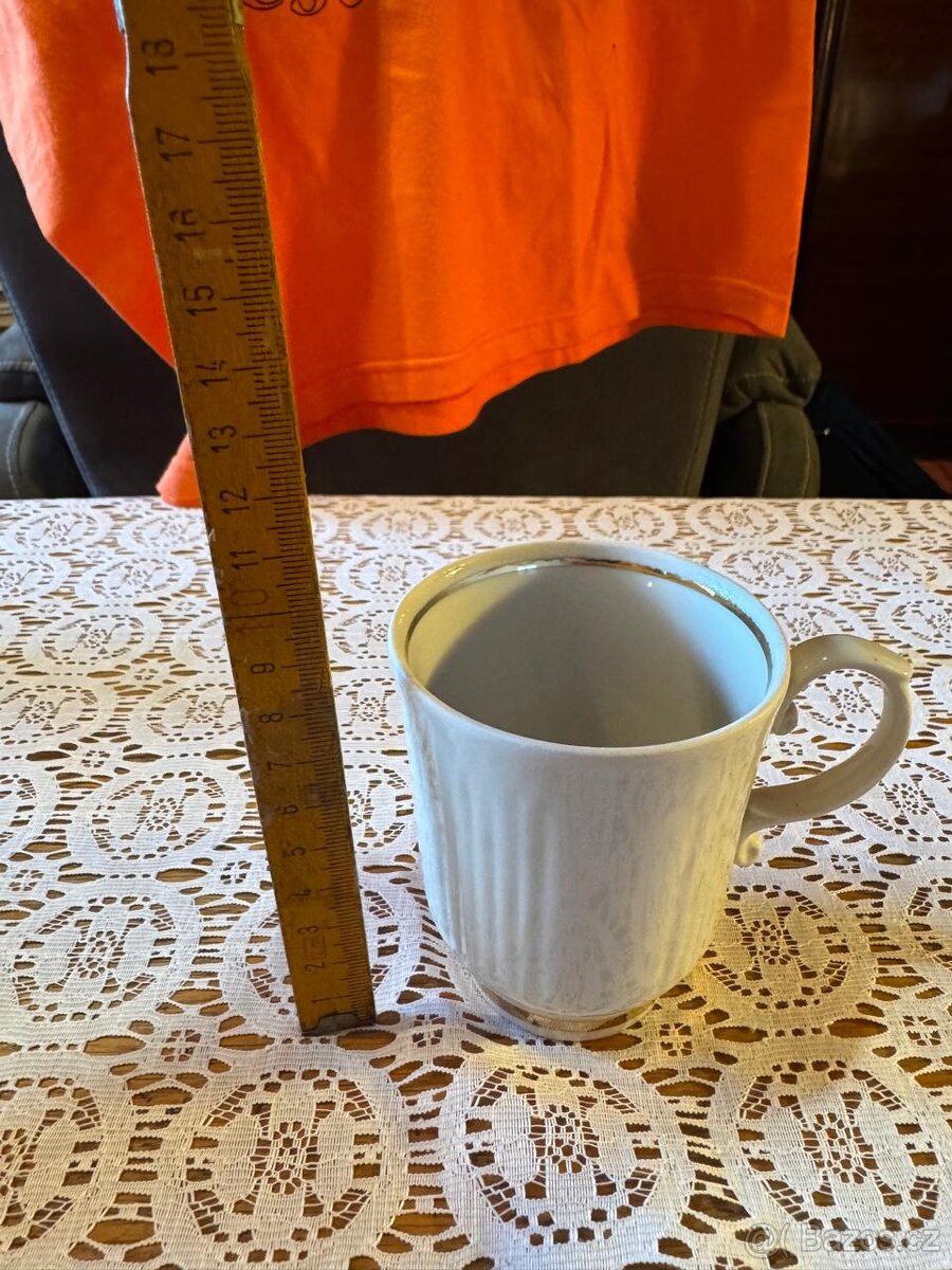 Elegantní porcelánové šálky se zlatým dekorem - 4