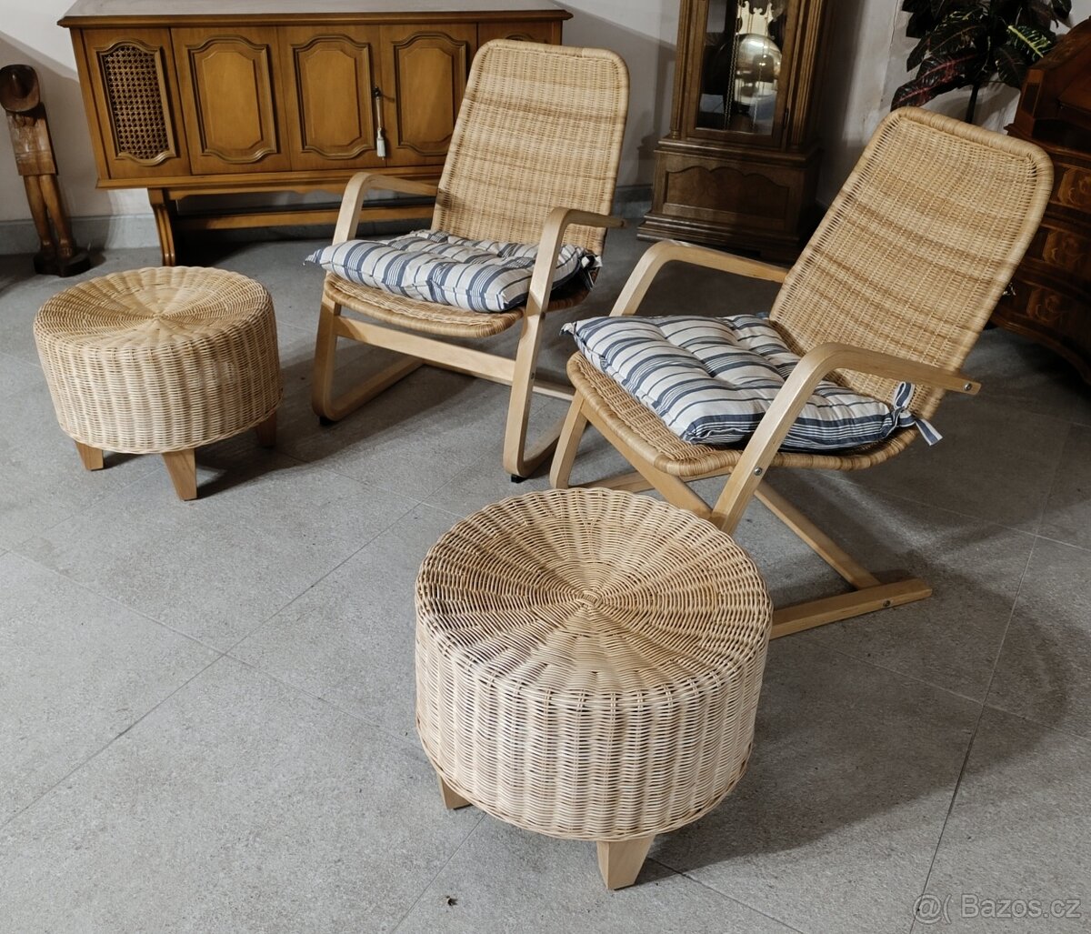 Sada dvou ratanových křesílek a dvou taburetů. - 4