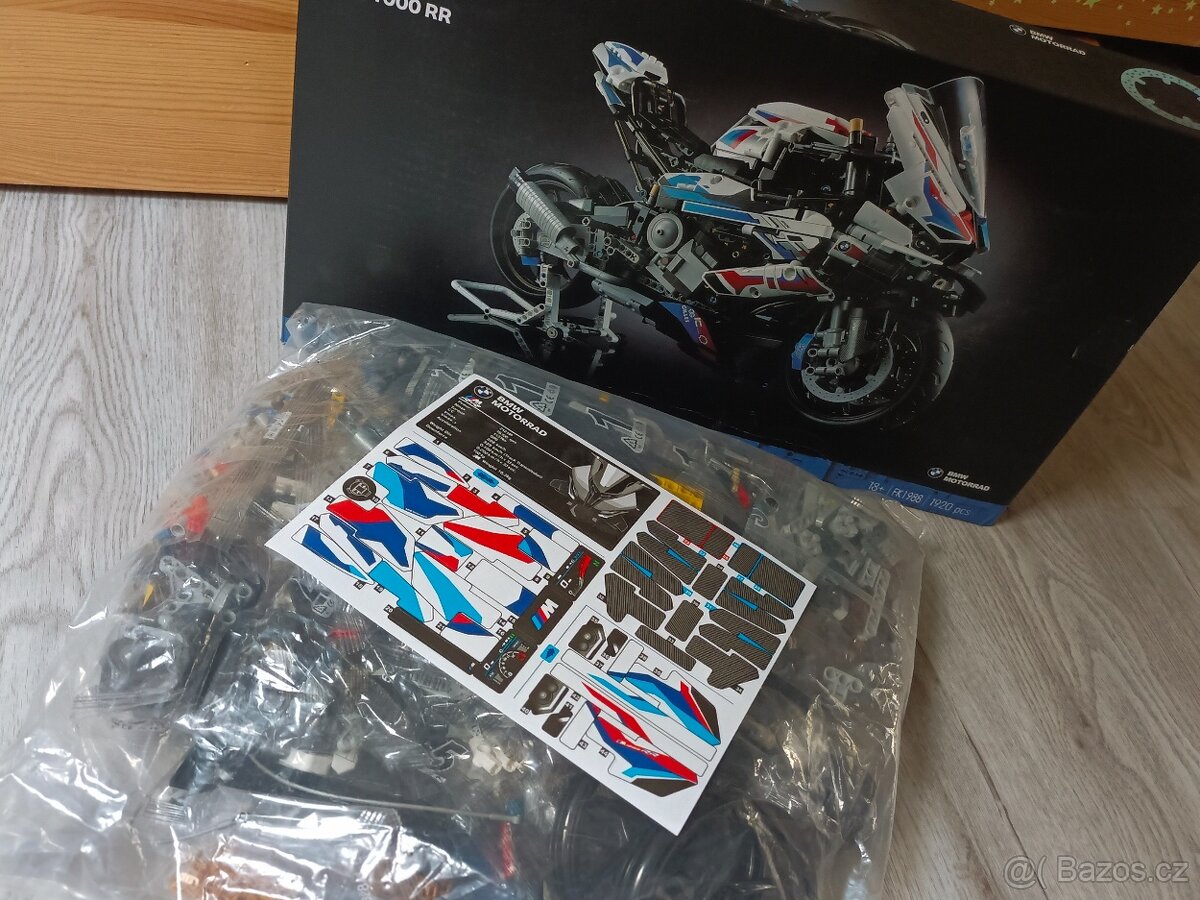 model TECHNIC - BMW M1000RR - 4