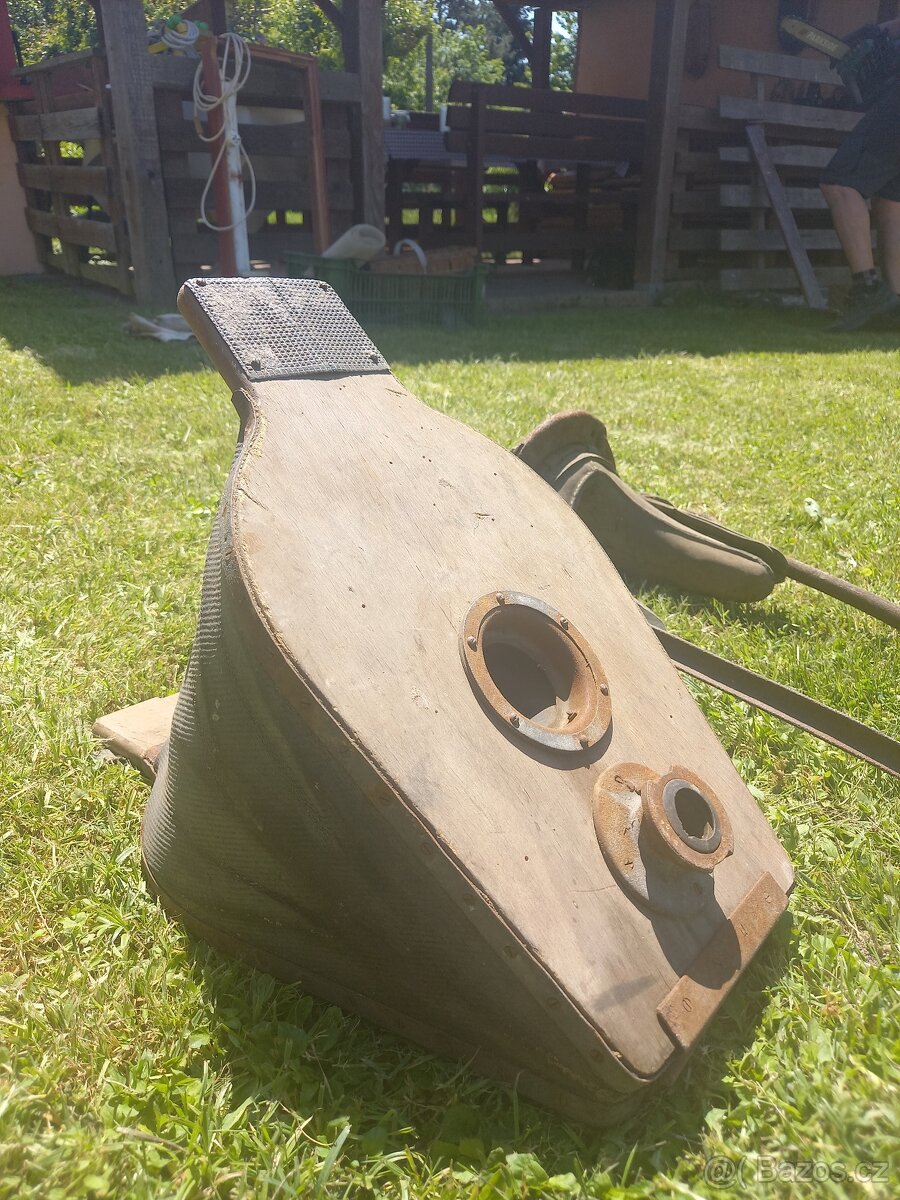 Židle, měch a chomout - 4