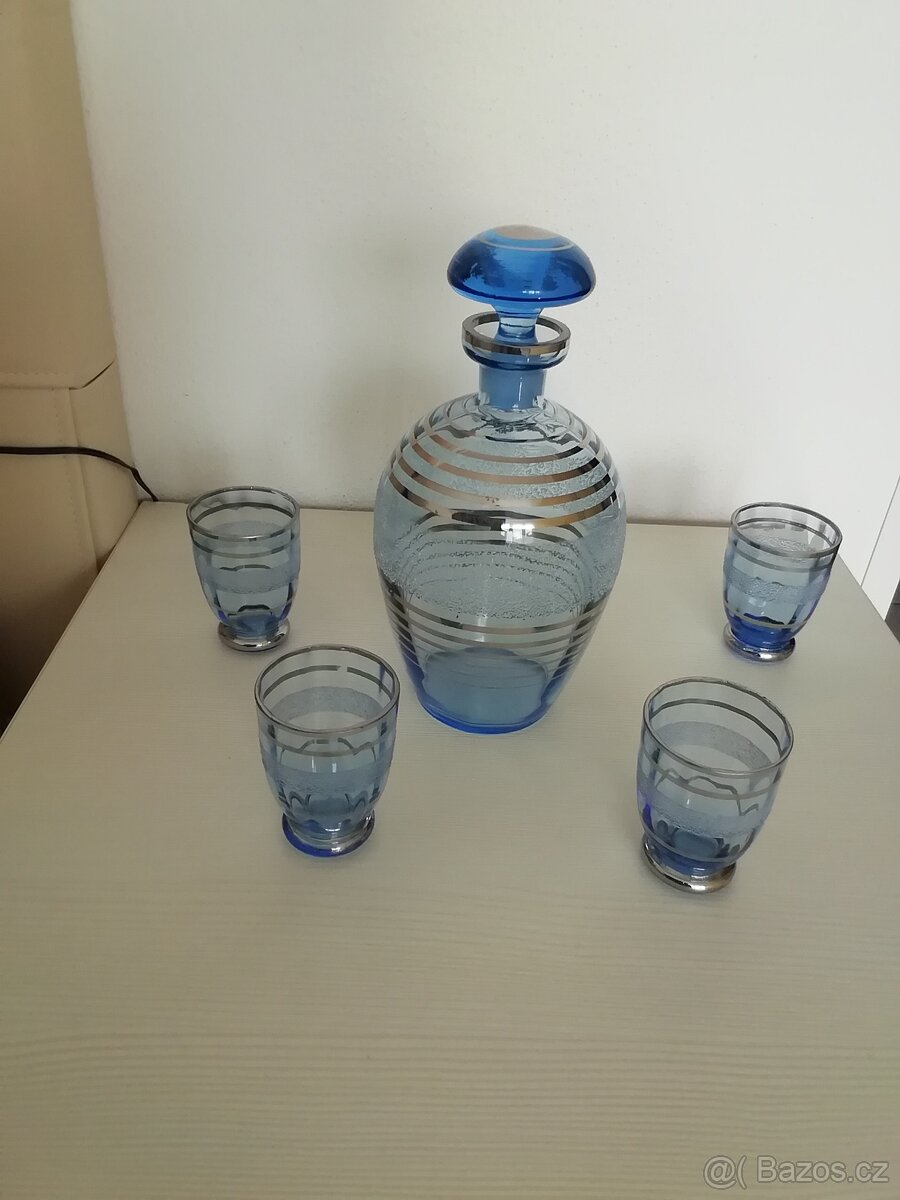 Karafa se skleničami - 4