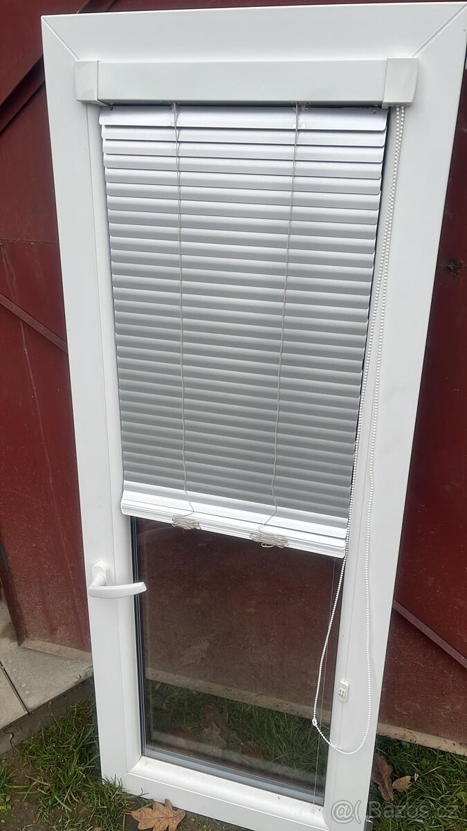 Dvojdílné okno + příslušenství 113x144cm - 4