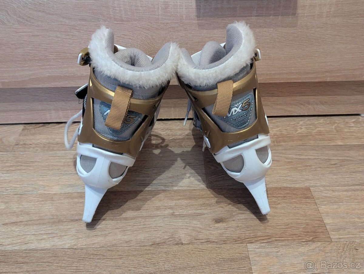 Prodám dívčí zimní brusle - 4