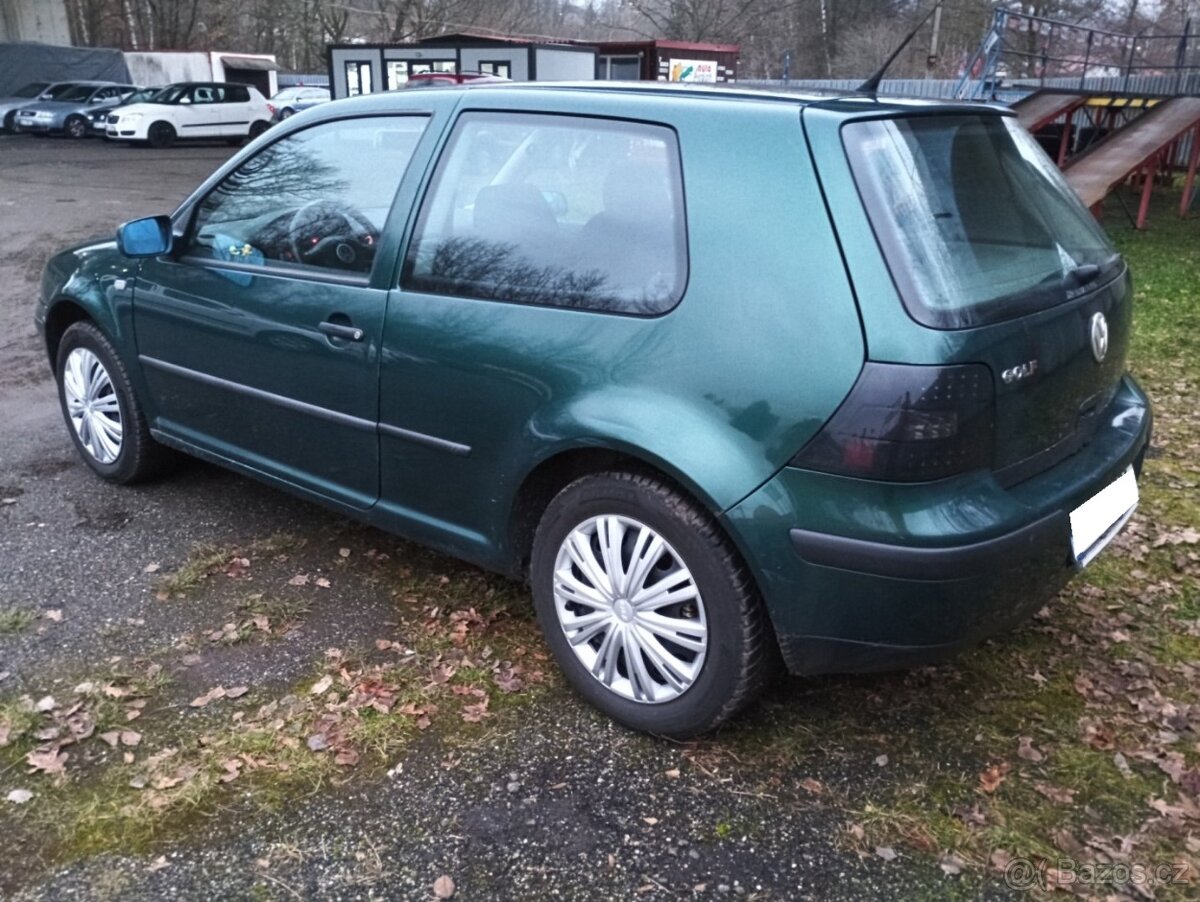 Volkswagen Golf - 4