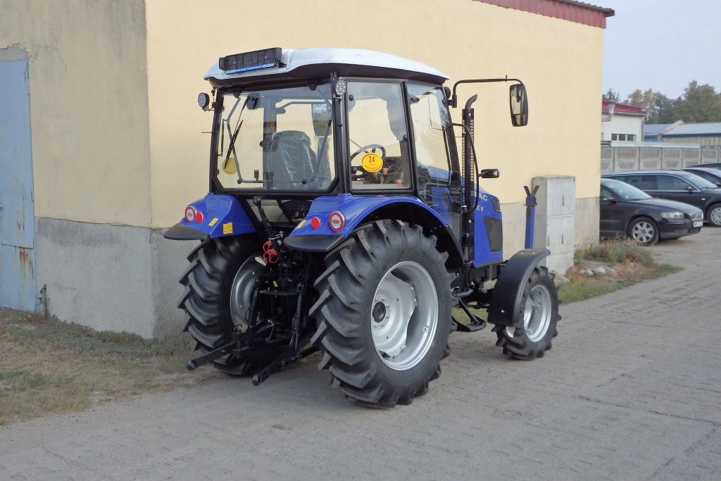 Traktor Farmtrac 555DTC V - 4