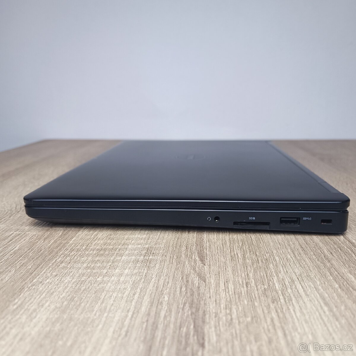 Výkonný Notebook Dell - 4