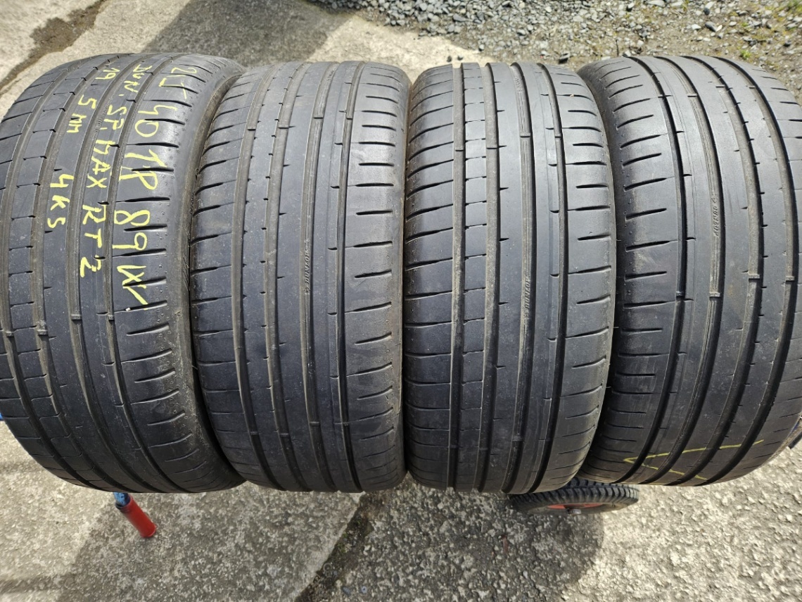 215/40R18 - 4